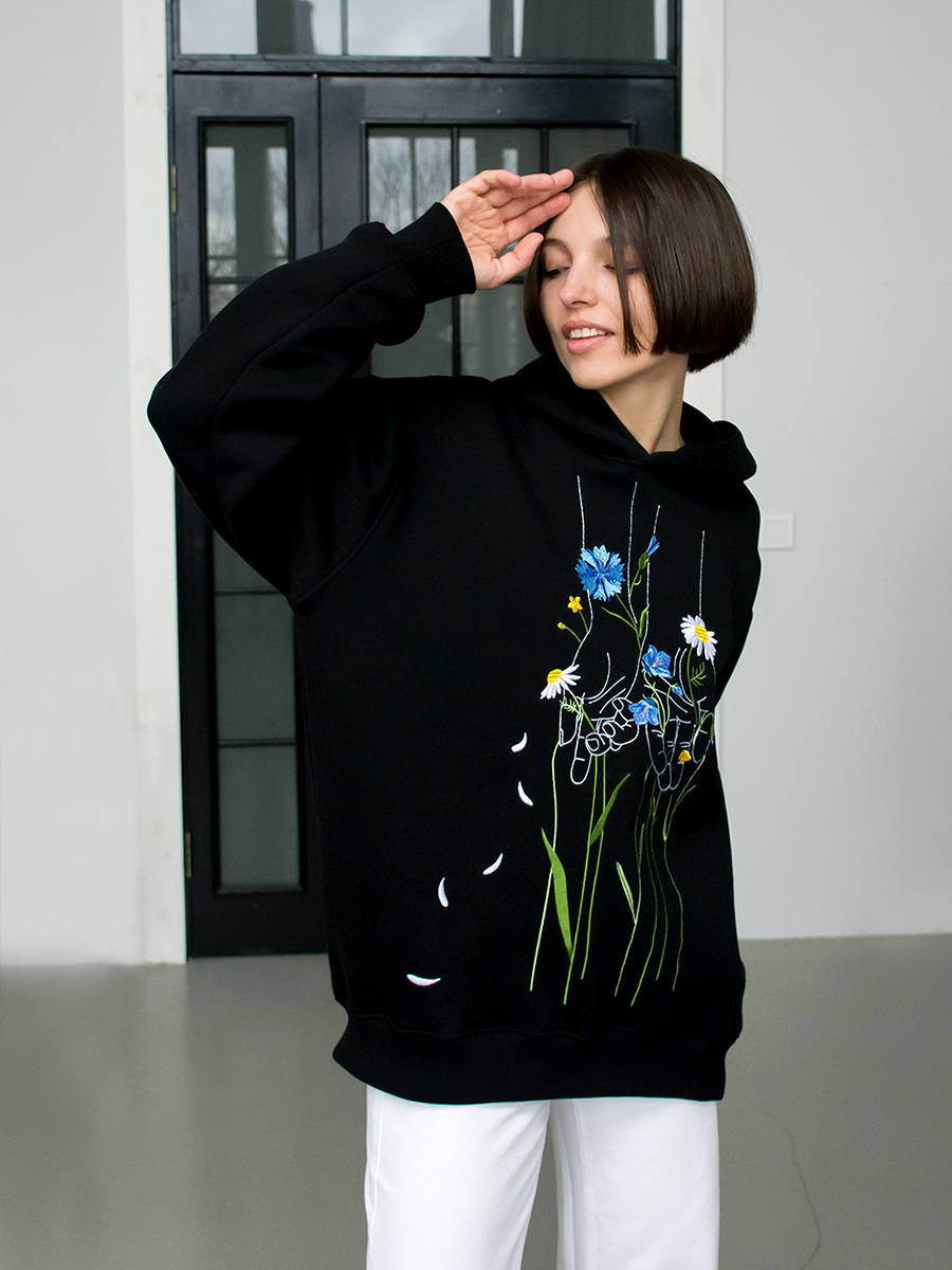 Худи оверсайз черное с вышивкой "Полевые цветы"