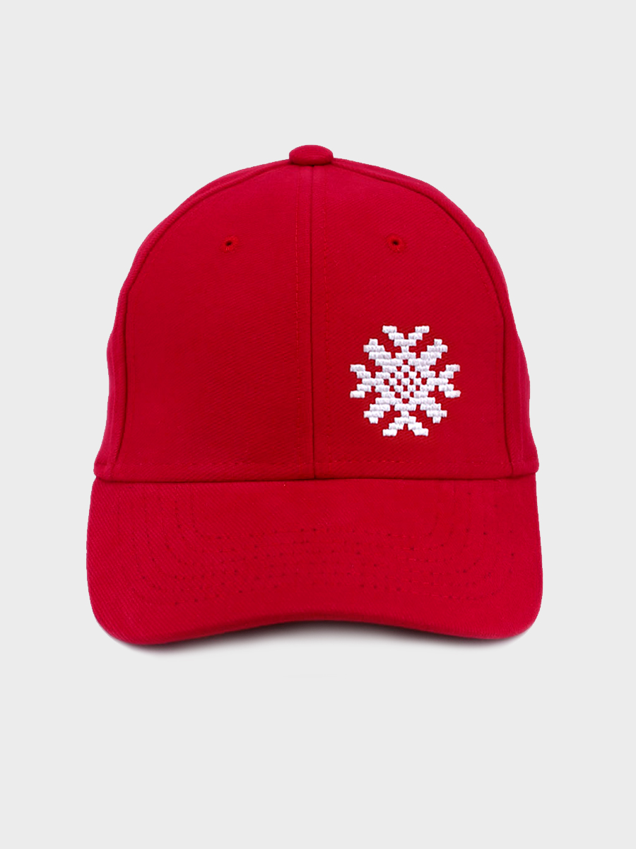 Красная бейсболка с белой вышивкой "Ярыла"