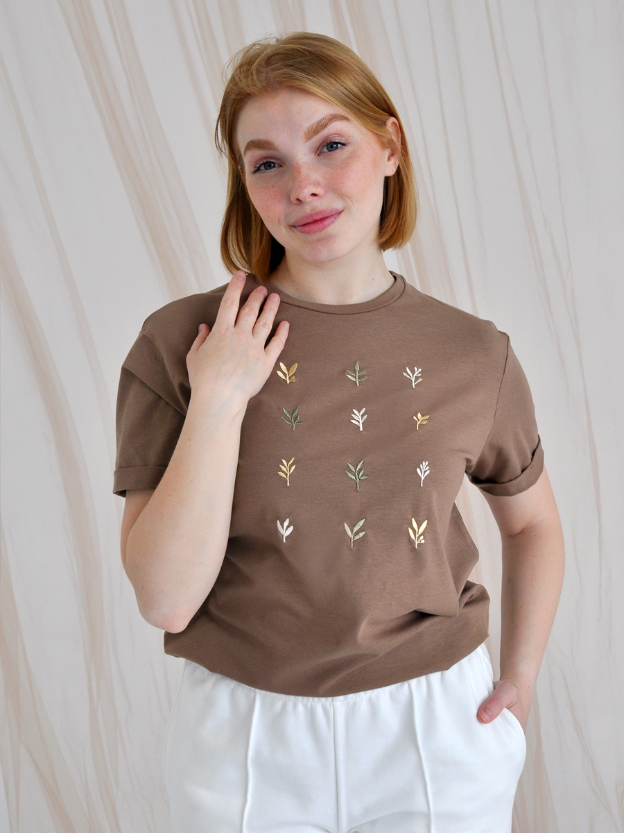 Женская футболка цвета капучино оверсайз с вышивкой "Листопад"