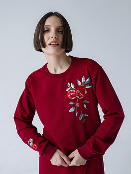 Женский свитшот винный прямого кроя с вышивкой "Гранат"
