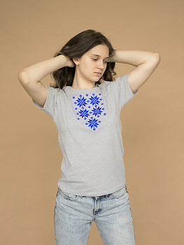 Детская футболка серая с синей вышивкой "Жыццё" 