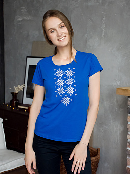 Женская футболка васильковая с белой вышивкой "Жыццё"