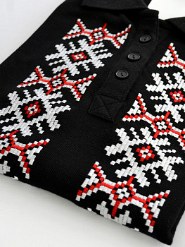 Женская футболка-поло черная с красно-белой вышивкой "Сонца" 