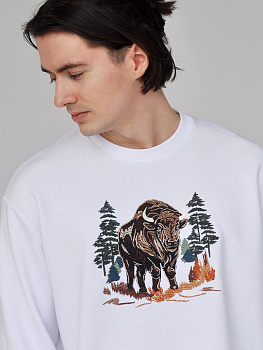 Свитшот мужской белый с вышивкой "Зубр"