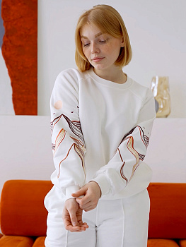 Женский свитшот реглан молочный с вышивкой "Горы"