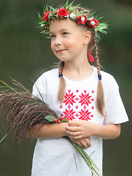 Детская футболка белая с красной вышивкой "Жыццё" 