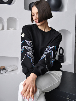 Женский свитшот реглан черный с вышивкой "Горы"