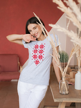 Женская футболка серая с красной вышивкой "Жыццё"