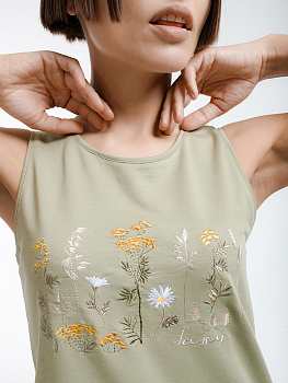 Платье оливковое без рукавов с вышивкой "Солнечное настроение"