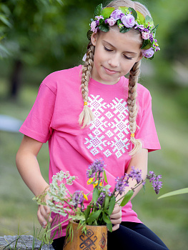 Детская футболка малиновая с белой вышивкой "Ярыла" 
