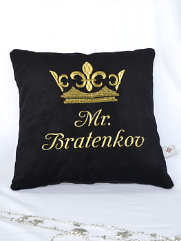 Подушка черная с именной вышивкой, 40х40 см