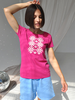Женская футболка малиновая с белой вышивкой "Ярыла" 