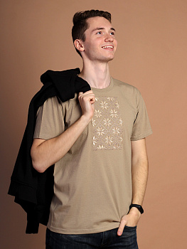 Мужская футболка песочная с вышивкой "Васьмірог" 